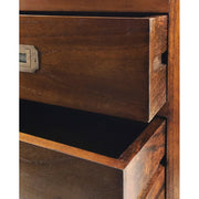 Loft stílusú, mindifából készült, kézműves éjjeliszekrény kihúzott fiók részlete.