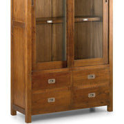 Loft stílusú, mindifából készült vitrines tárolószekrény fiók részlete.