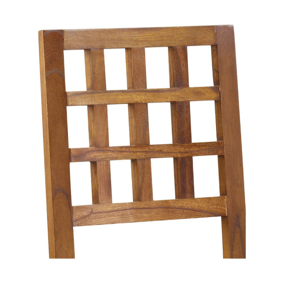 Loft stílusú, mindifából készült, modern formavilágú étkezőszék háttámlájának részlete.