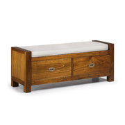 Loft stílusú, mindifából készült pad törtfehér színű ülőpárnával.