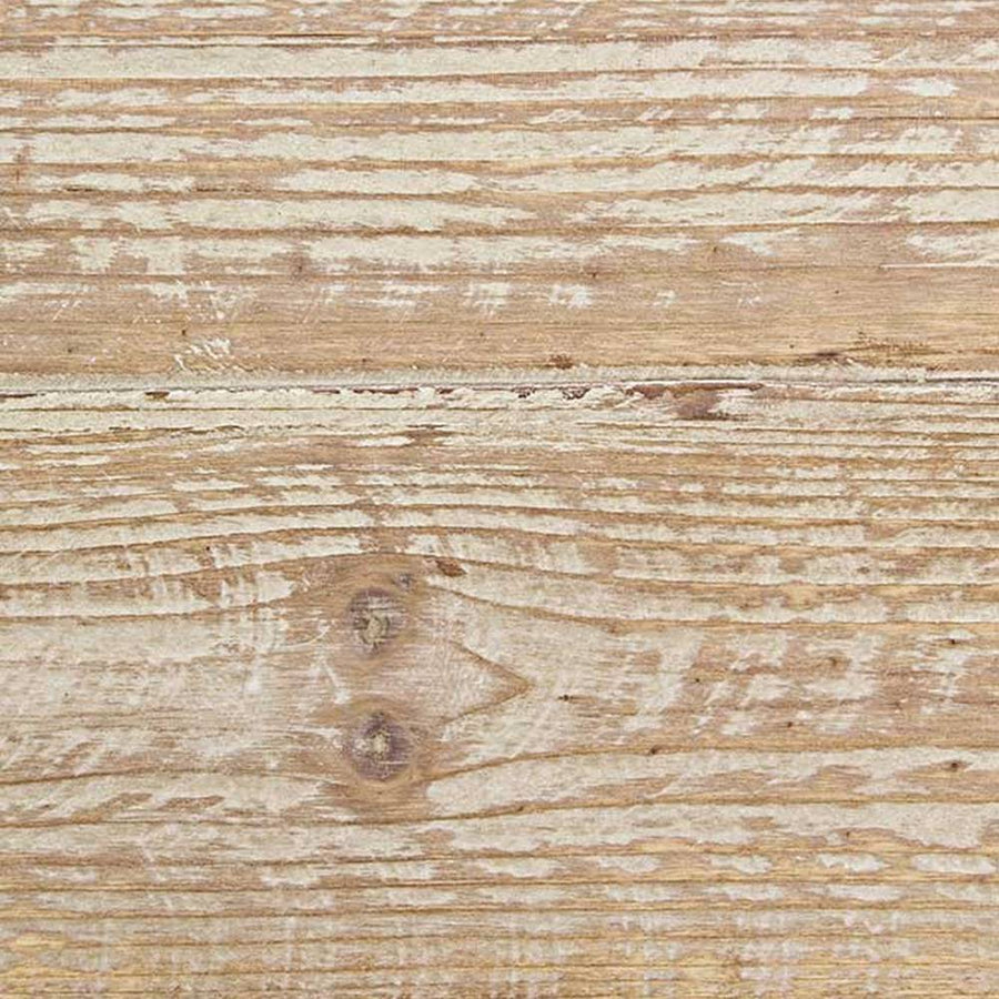 Skandináv stílusú, fenyőfából és fémből készült pad ülőfelület részlete.