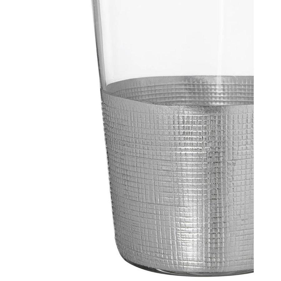 Modern, ezüstszínű fémmel díszített, üveg vizespohár.