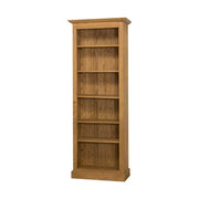 Natúr hatású, pácolt klasszikus stílusú könyvszekrény öt polccal.
