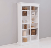 Klasszikus stílusú, kétosztatú tömör fenyőfa könyvesszekrény. Fehér színű.