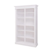 Klasszikus stílusú, kétosztatú tömör fenyőfa könyvesszekrény. Fehér színű.