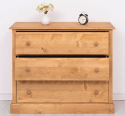 Fenyőfából készült, waxolt, natúr színű három fiókos komód.