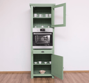 Country stílusú, zöld színű háromosztatú konyhaszekrény beépíthető sütőnek kialakított hellyel.