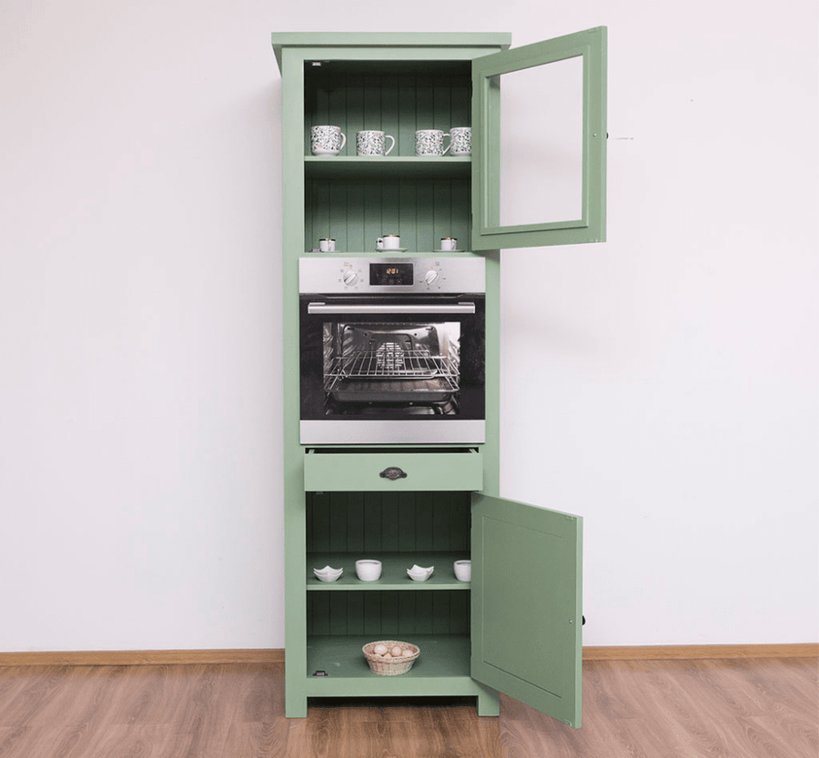 Country stílusú, zöld színű háromosztatú konyhaszekrény beépíthető sütőnek kialakított hellyel.