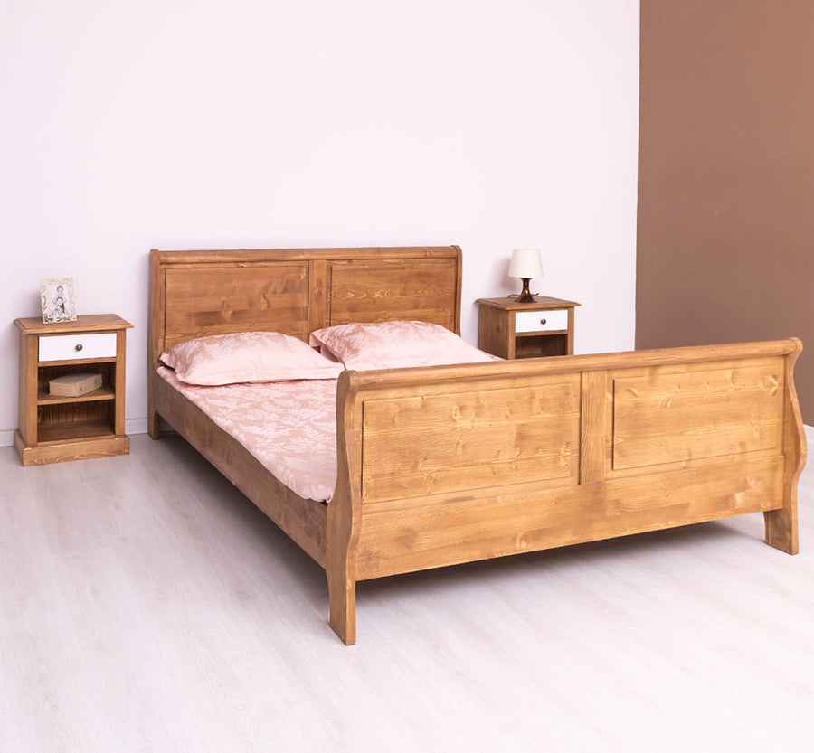 180 x 200 centiméteres, fenyőfából készült franciaágy ágykeret. Viaszolt, natúr színű.