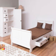 90 x 200 centiméteres, fenyőfából készült franciaágy ágykeret. Festett, fehér színű.