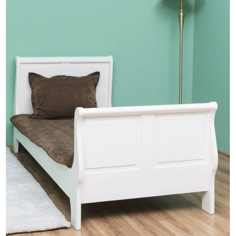 90 x 200 centiméteres, fenyőfából készült franciaágy ágykeret. Festett, fehér színű.