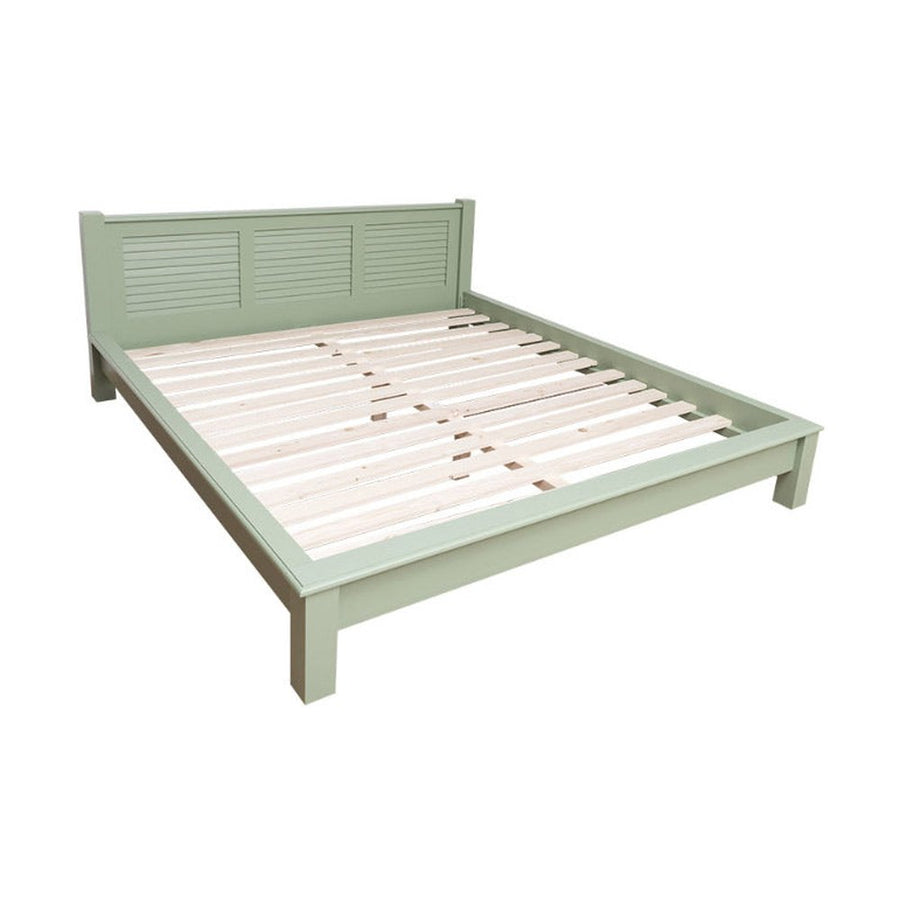 180 x 200 centiméteres, fenyőfából készült franciaágy ágykeret. Festett, olívazöld színű.