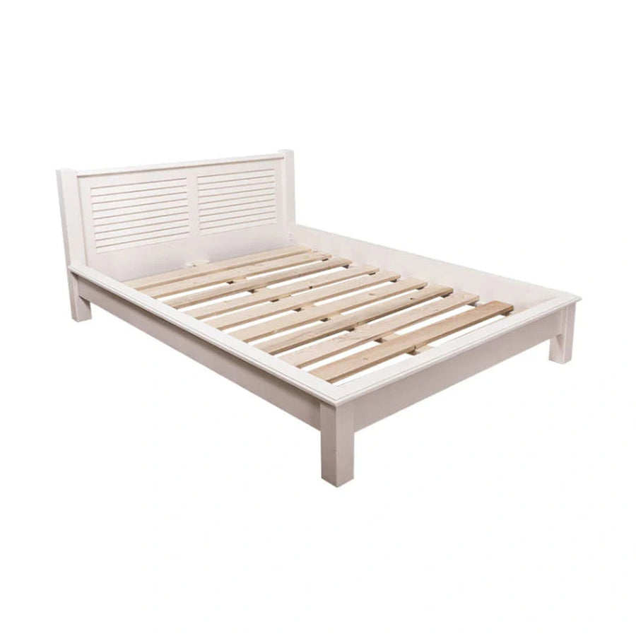 140 x 200 centiméteres, fenyőfából készült ágykeret. Antikolt fehér színű.