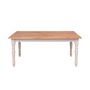 Vidéki stílusú, fehér színű, tömör fenyőfából készült étkezőasztal, natúr színű, olajozott tölgy fedalappal.