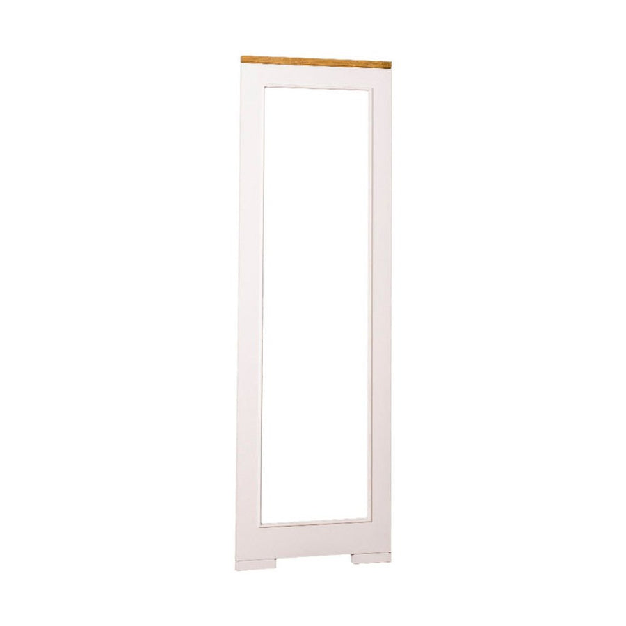 Keskeny formájú, fehér színű fenyőfakeretes fali tükör.