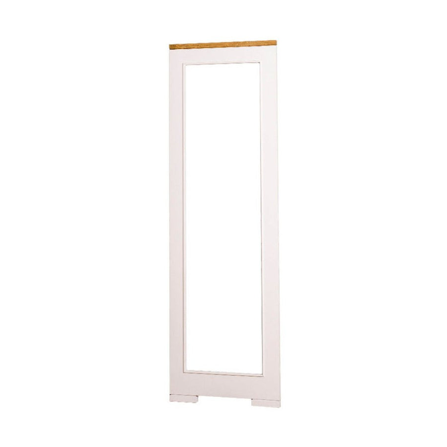 Keskeny formájú, fehér színű fenyőfakeretes fali tükör.