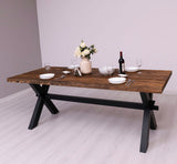 Rusztikus, X-lábú fenyőfa étkezőasztal. Színe: fekete és pácolt natúr.