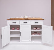 Fenyőfa konyhasziget tölgyfalappal reggelizőpulttal. Fehér és natúr színű.