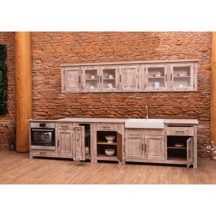 Öt elemes fenyőfa konyhaszekrény tölgyfalappal, beépített kerámia kagylóval és csapteleppel.