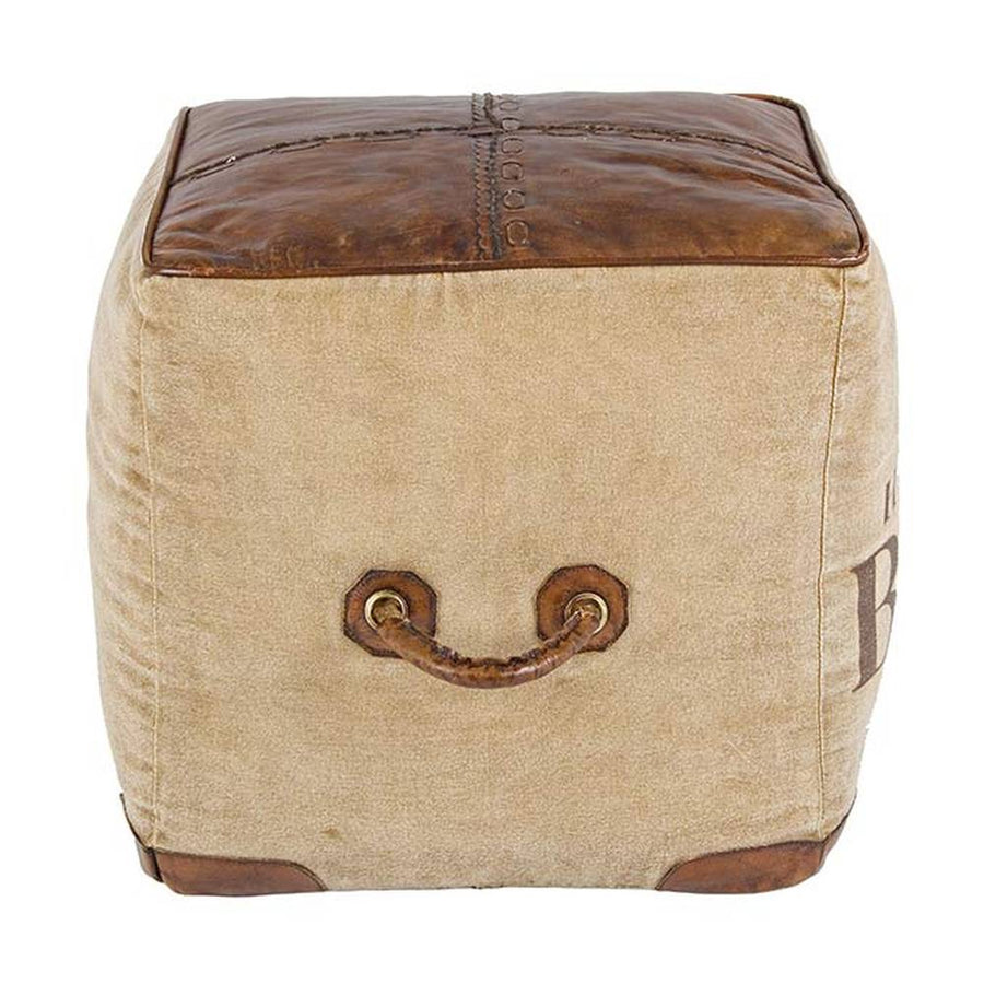 Újrahasznosított vászonból és bőrből készült kocka alakú puff.