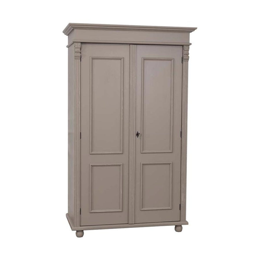 Bézs színű klasszikus gardróbszekrény két ajtóval és szegélydísszel.