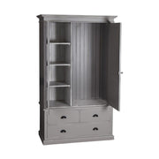 Country stílusú gardróbszekrény nyitott ajtókkal: négy polc, egy akasztós rész és három fiók látható rajta.