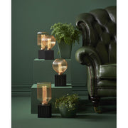 Nagyméretű Decoled New Generation Classic dekorációs izzó. Meleg fehér fényű LED dekorációs izzó, borostyán színű, barázdált üvegbúrával.