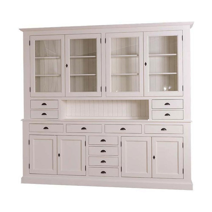 Nagyméretű, fenyőfa tálalószekrény. A tárolásról a négy darab üveges ajtó mögött található polcok, az esztétikusan elhelyezett tizenkét polc, valamint a két darab ajtós tároló mögött található tér gondoskodik. A bútor színe fehér.