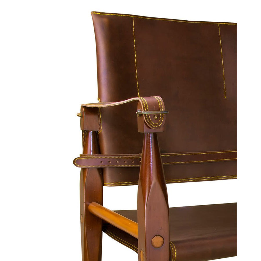 Prémium kategóriás, cserzett bőrből és esztergált juharfából készült kézműves tiszti karosszék