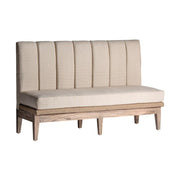 Koloniál stílusú, teakfából készült, bézs színű vászonszövettel kárpitozott kanapé.