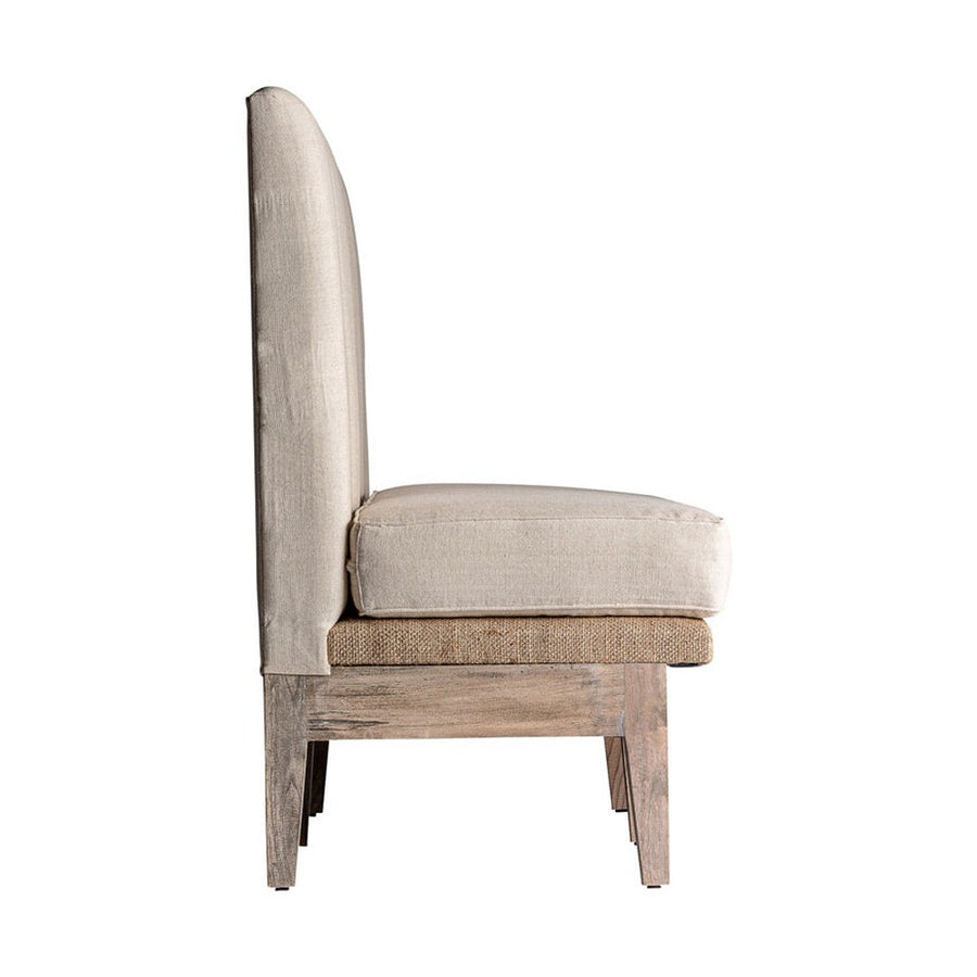 Koloniál stílusú, teakfából készült, bézs színű vászonszövettel kárpitozott kanapé.