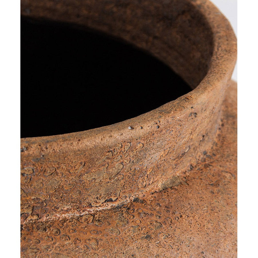 Óriás, mediterrán stílusú, terrakotta színű, antikolt kézműves kerámia kaspó.