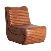 Loft stílusú, retró jegyeket magán viselő bőrfotel.