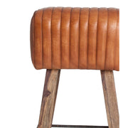 Loft stílusú, fából és valódi bőrből készült 75 cm magas ülőke fém kiegészítővel.