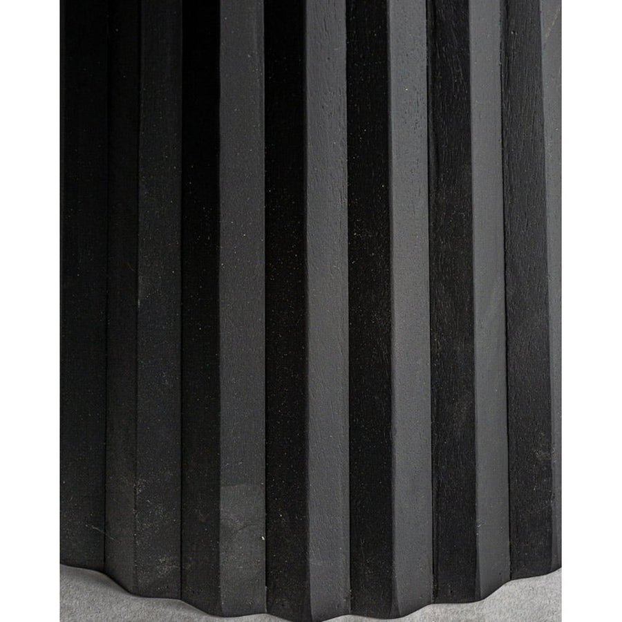 Kortárs stílusú, mangófából készült, egyedi formatervezésű étkezőasztal márványlappal. Színe: fekete.