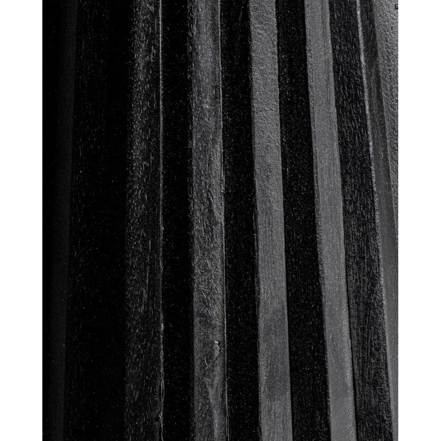 Kortárs stílusú, mangófából készült, egyedi formatervezésű lerakóasztal. Színe: fekete.