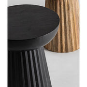 Kortárs stílusú, mangófából készült, egyedi formatervezésű lerakóasztal. Színe: fekete.