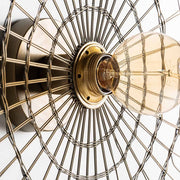 Ipari stílusú, fémdrótból készült, rézszínű falilámpa.