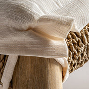 Törzsi stílusú, teakfából készült, egyedi formatervezésű, kézműves kanapé, növényi rostkötélből készült ülőfelülettel és háttámlával.