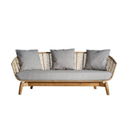 Kortárs stílusú, mahagónifából és rattanból készült, egyedi formatervezésű, kézműves dizájn kanapé ülő- és hátpárnákkal.