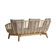 Kortárs stílusú, mahagónifából és rattanból készült, egyedi formatervezésű, kézműves dizájn kanapé ülő- és hátpárnákkal.