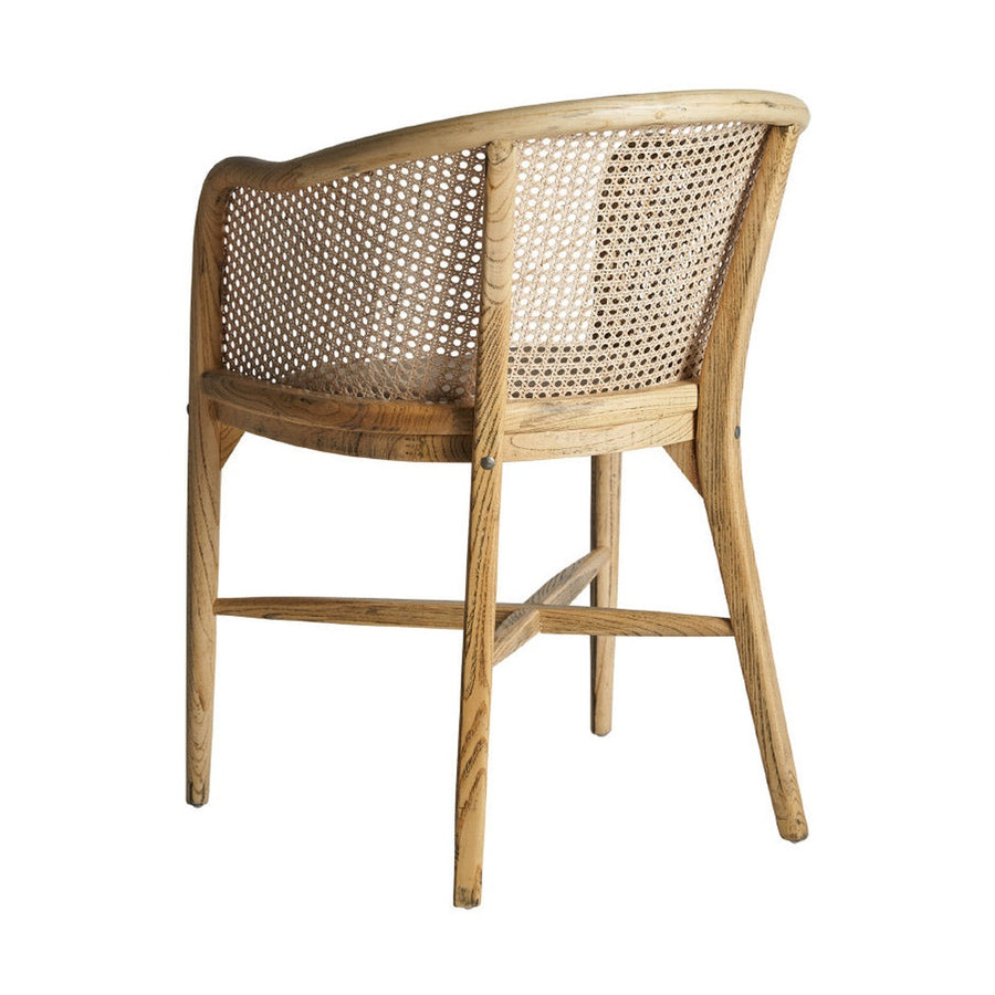 Koloniál stílusú, natúr színű nyírfából és rattanból készült karfás étkezőszék.