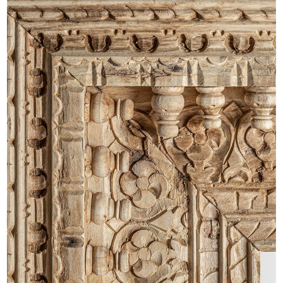 Keleti stílusú, dekoratív faragásokkal díszített falitükör mangófakerettel.