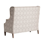 Koloniál stílusú mangófa kanapé törtfehér kárpitozással.