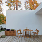 Akácfából készült, változtatható szélességű kerti asztal négy darab székkel.