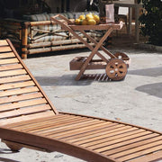 Akácfából készült, olajozott felületkezelésű kerti szervírozó kocsi.