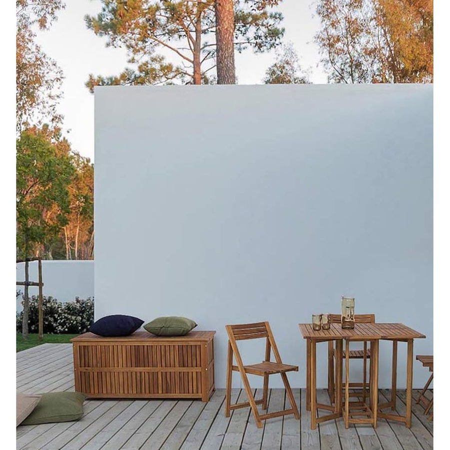 Akácfából készült, olajozott felületkezelésű kerti tároló láda.