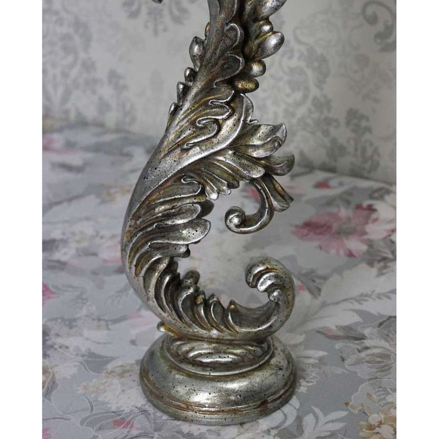 Patinás felületű, 36 cm magas, antik ezüst színű, barokkos jellegű, akantuszleveles gyertyatartó