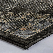 Klasszikus, keleti stílusú, 340 cm hosszú és 240 cm széles, viszkózból készült szőnyeg.