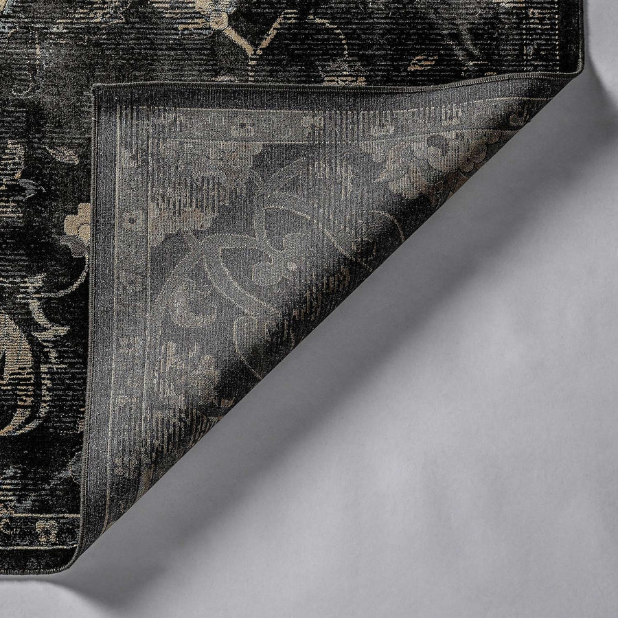 Klasszikus, keleti stílusú, 340 cm hosszú és 240 cm széles, viszkózból készült szőnyeg.